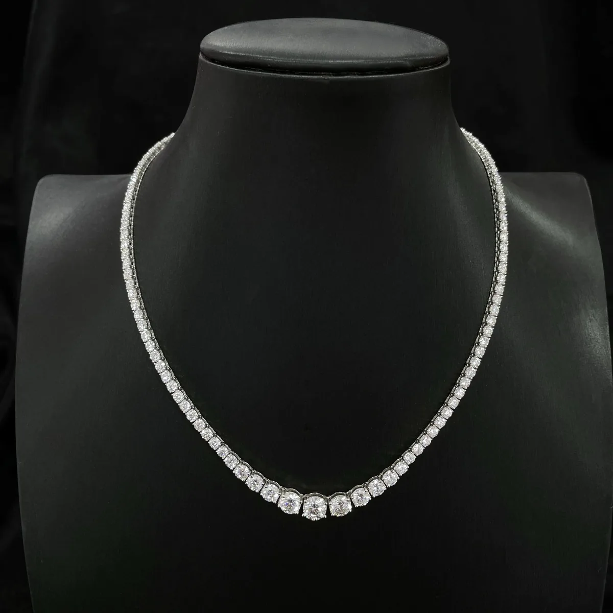 Luxury Graduated Moissanite Tennis Necklace in S925 Silver